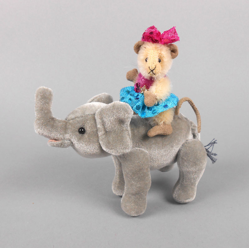 Fifi Fratellini and Cupcake